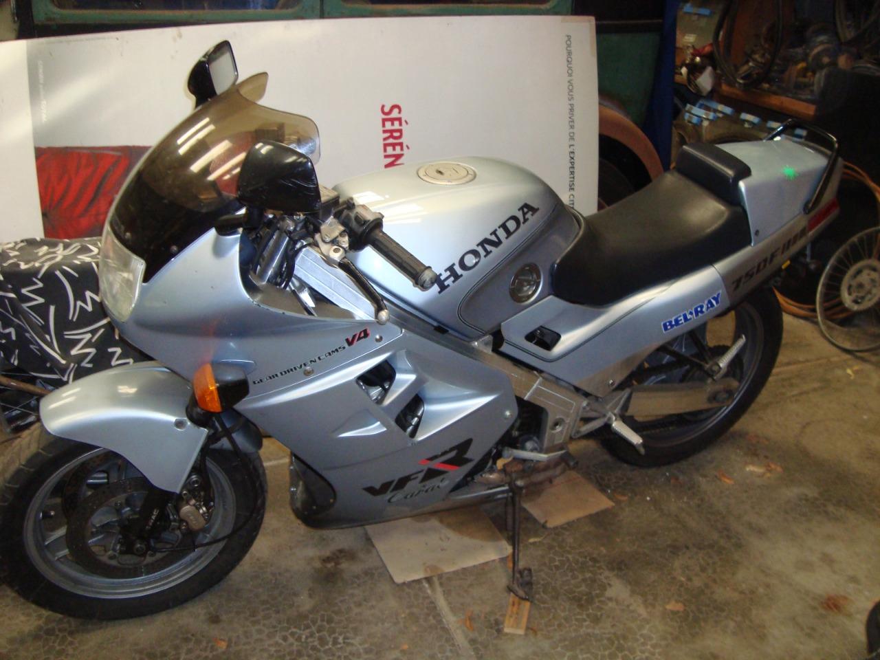 Honda VFR 750 F (1986 - 87), prezzo e scheda tecnica