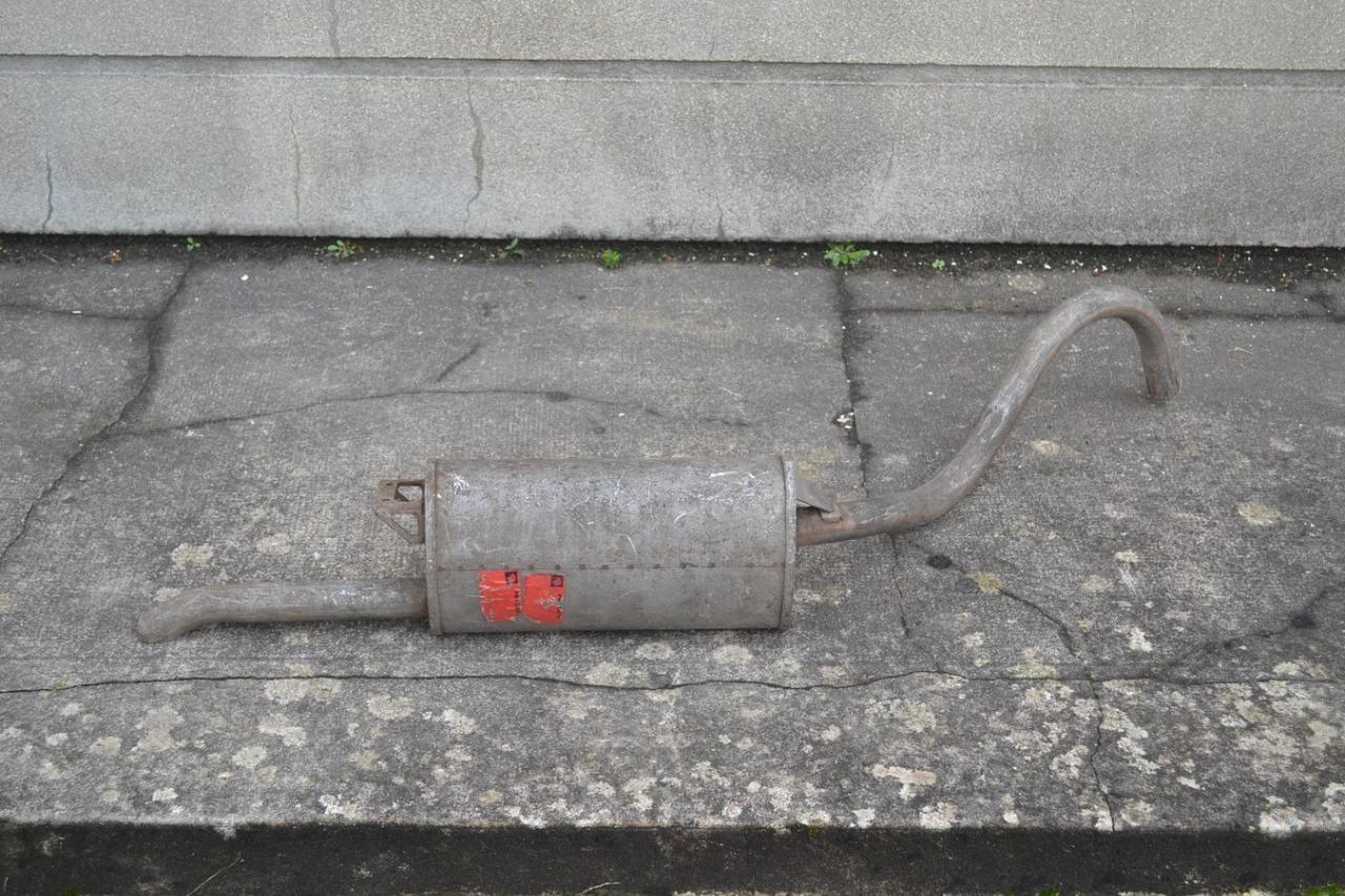 Silencieux sortie échappement PEUGEOT 504 break LesAnciennes.com