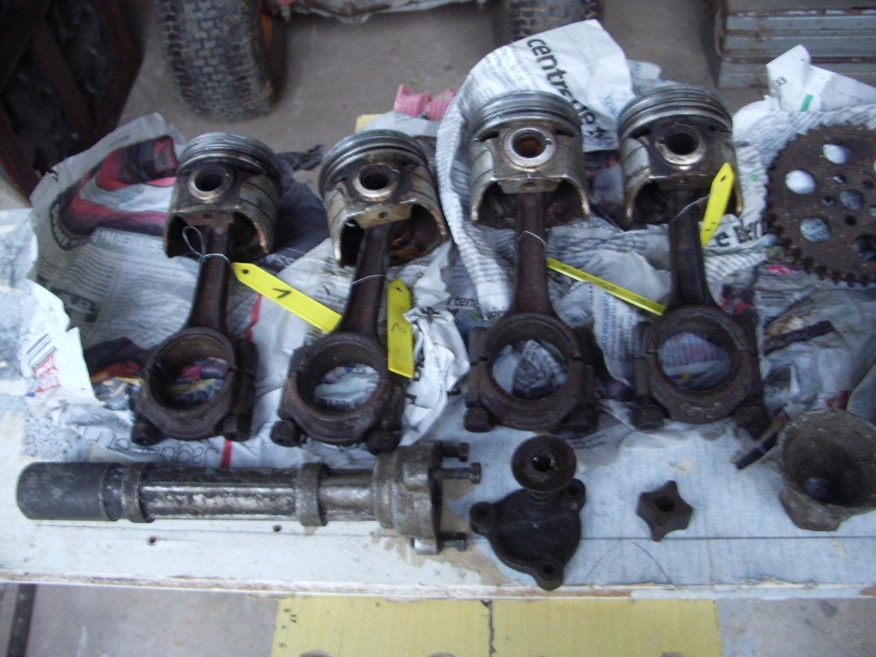 Pistons PEUGEOT 403 berline LesAnciennes.com