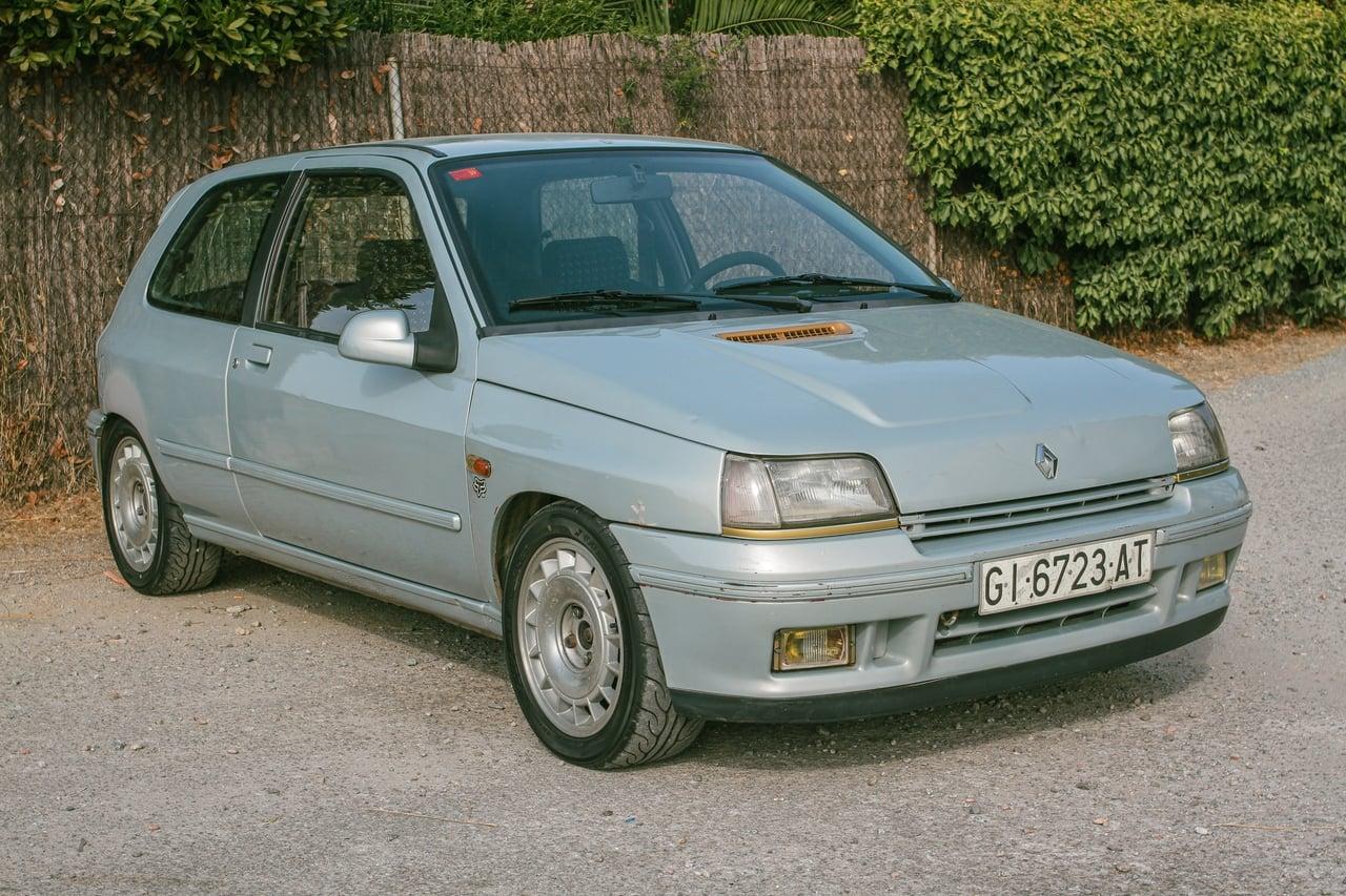 1992 Renault Clio 16V LesAnciennes.com