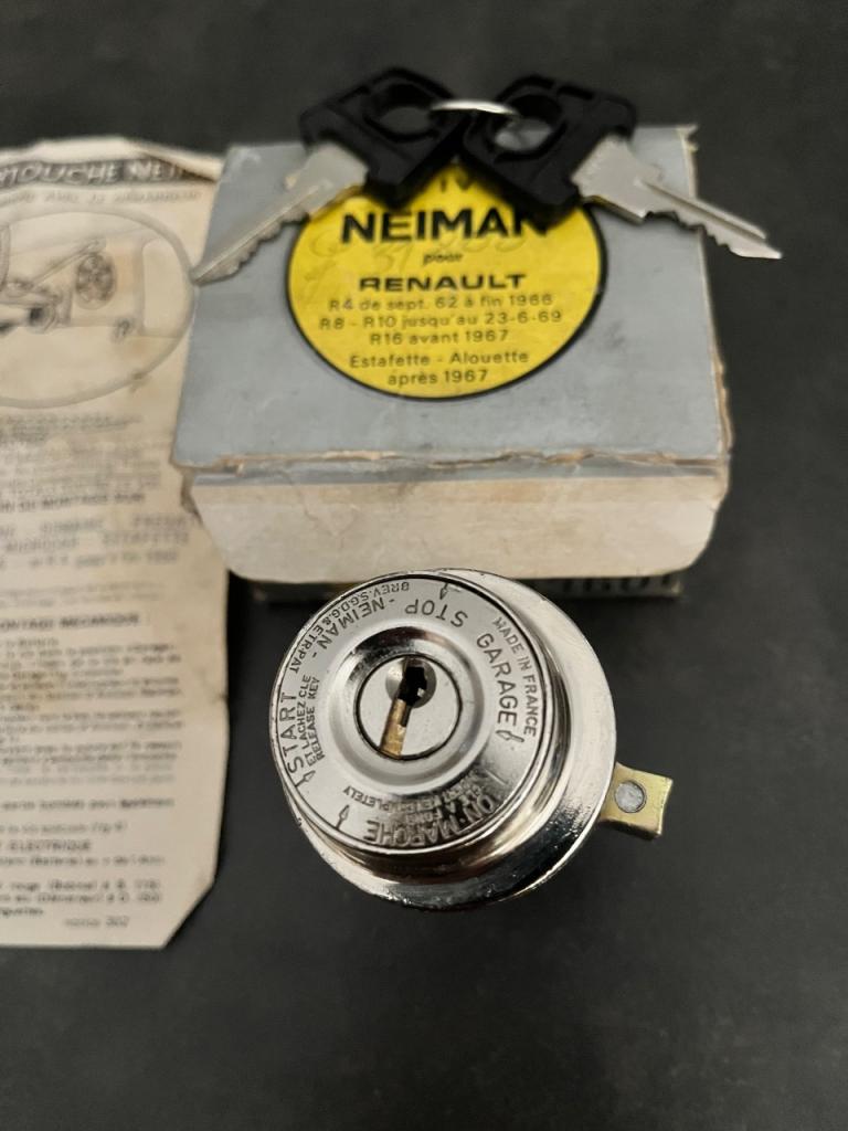 Neiman RENAULT Caravelle LesAnciennes.com