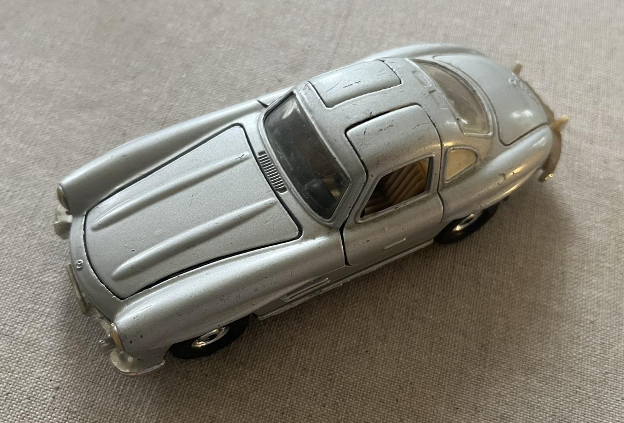 Mercédès 300 SL. Corgi UK . Miniature 1/36°. LesAnciennes.com