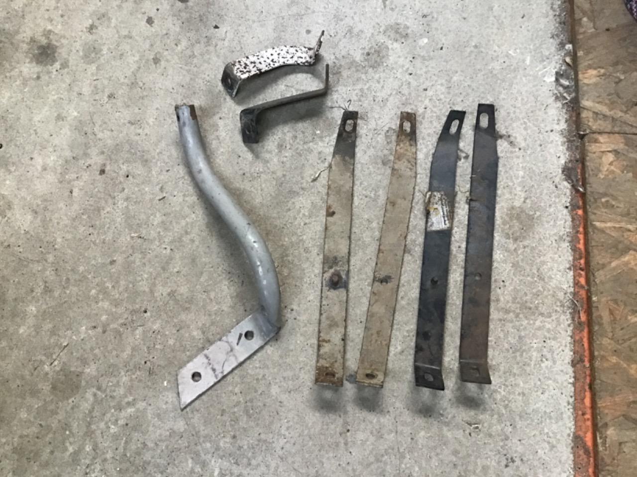 FERRURES PARE CHOC RENAULT 4L (R4L) LesAnciennes.com