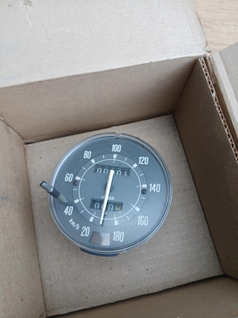 Compteur PEUGEOT 304 LesAnciennes.com