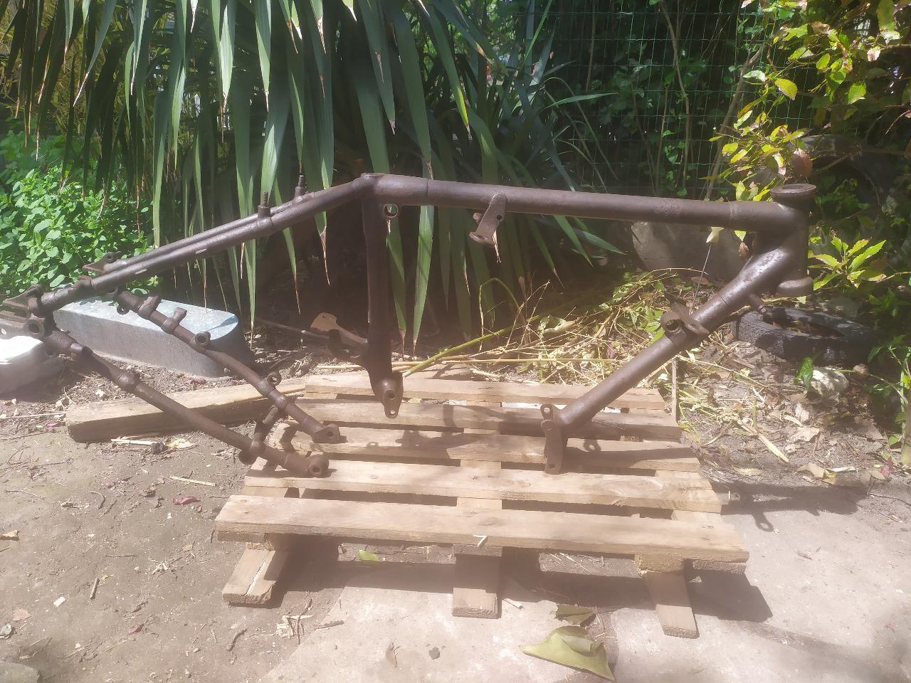 Cadre Norton Rigide 350 - 500 16H big four LesAnciennes.com