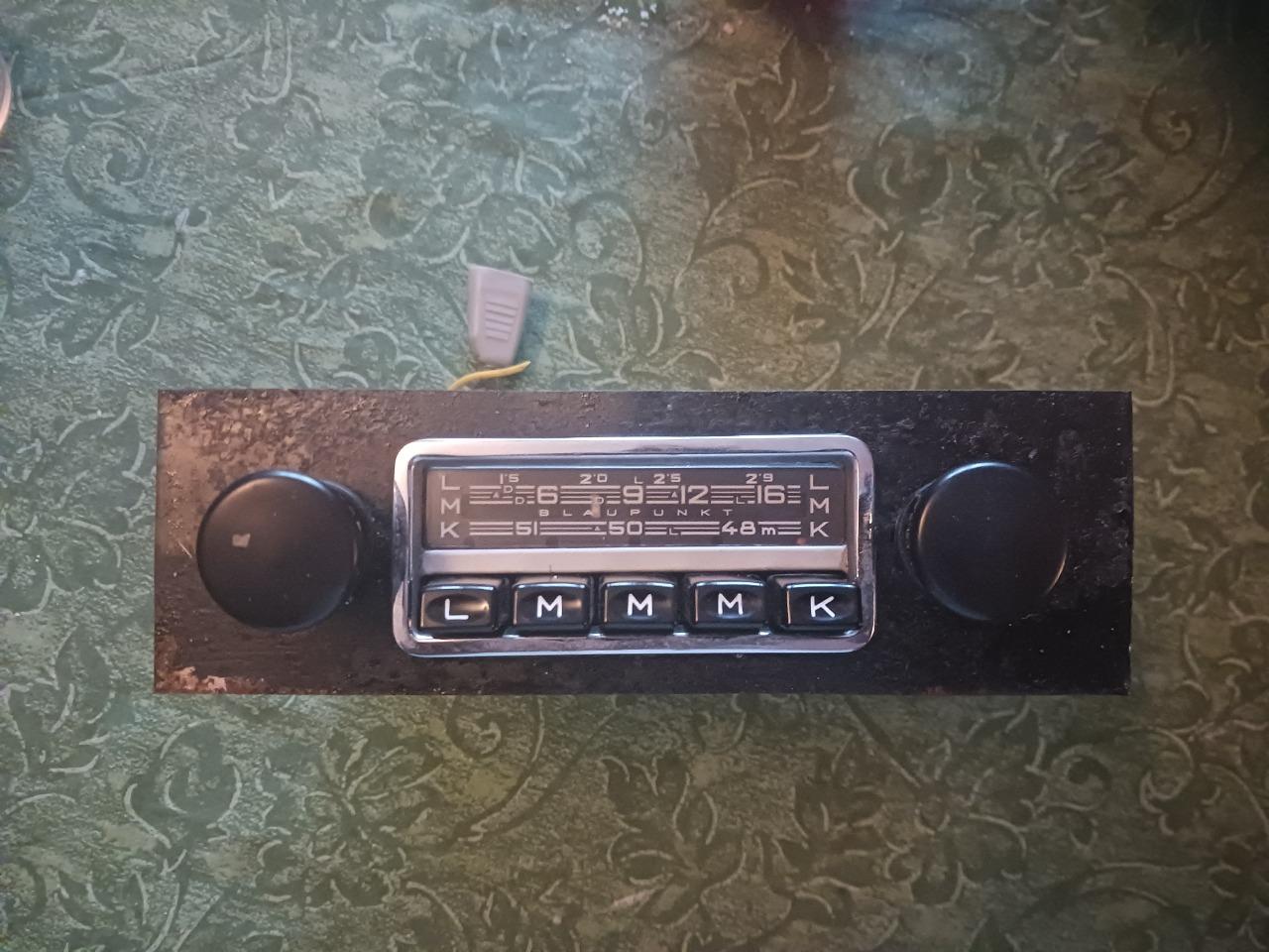 Stereo BLAUPUNKT STUTTGART (1968) PORSCHE 911/1968 LesAnciennes.com
