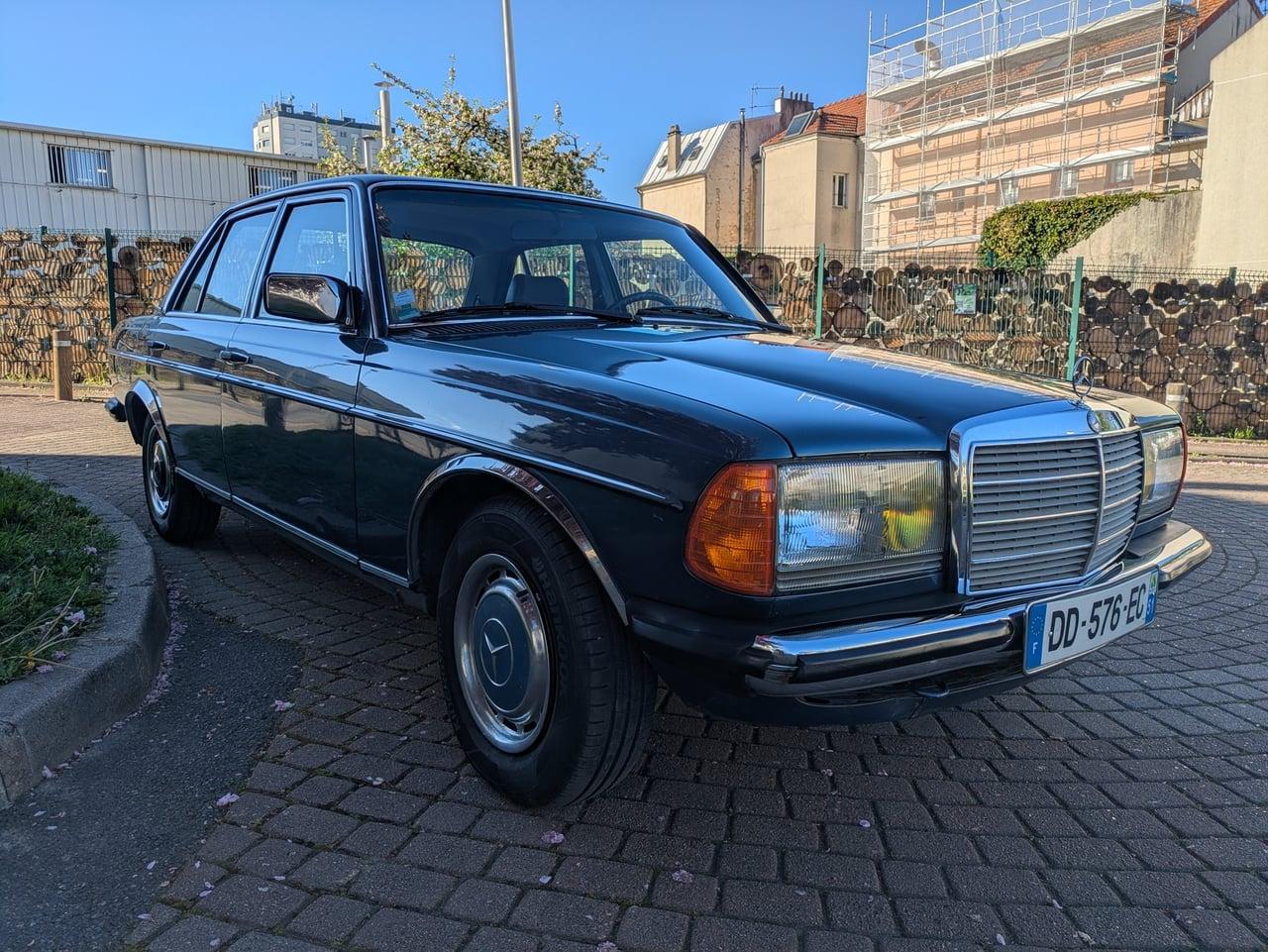 1984 Mercedes-Benz 230E W123 LesAnciennes.com