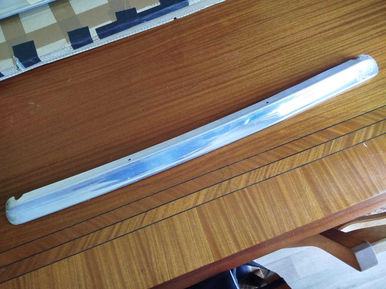 Déflecteur de toit aluminium PEUGEOT 403 LesAnciennes.com