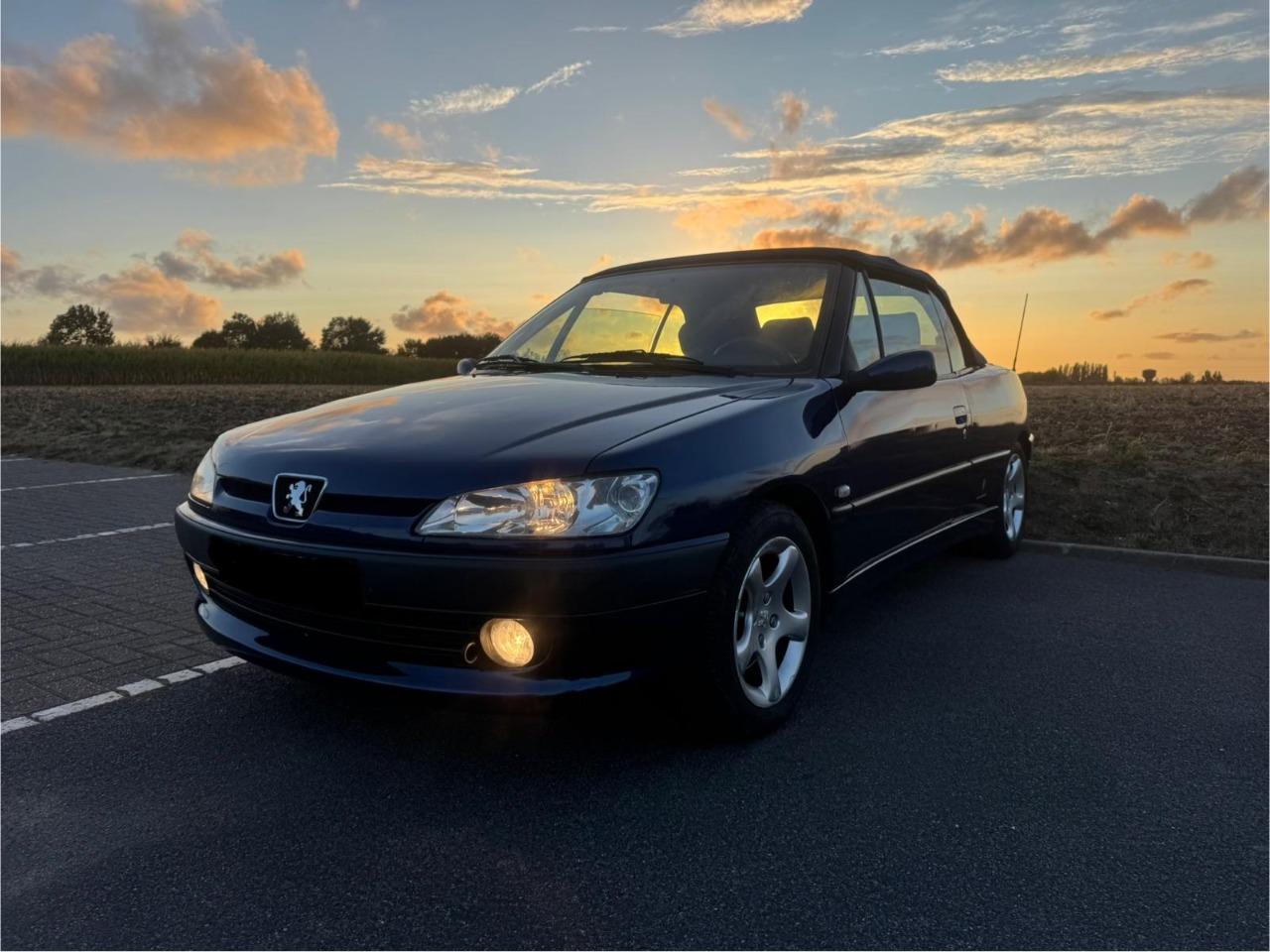 PEUGEOT 306 cabriolet St Tropez - 2001 LesAnciennes.com