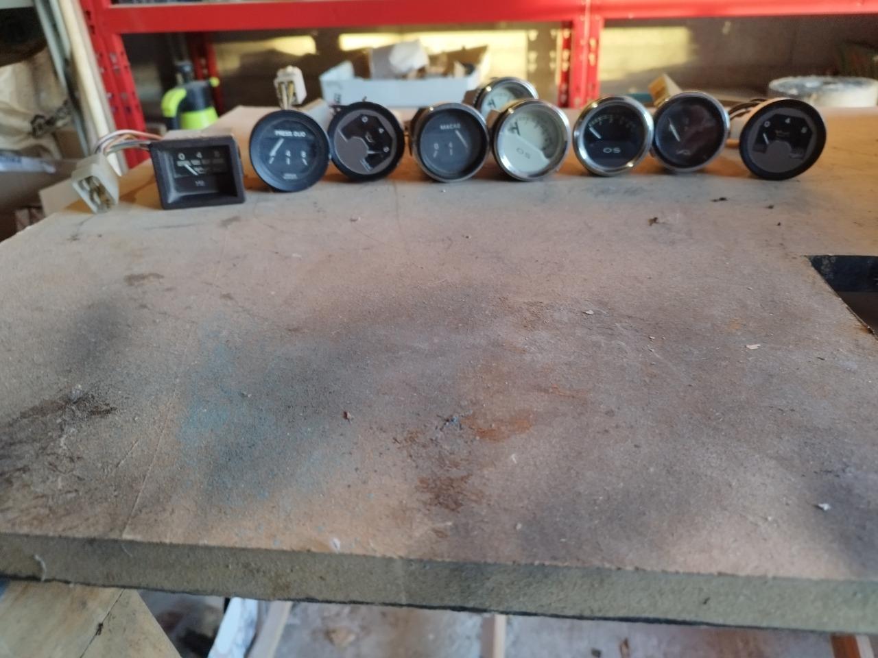 Lot de manometre pression, huile LesAnciennes.com