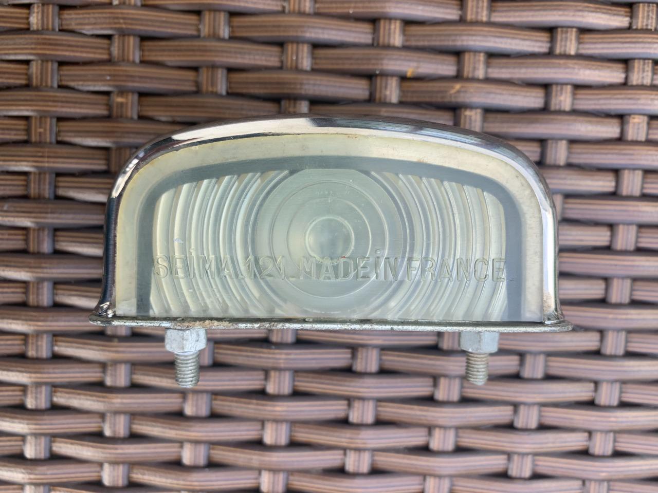 Lumière de plaque immat. CITROEN DS Break LesAnciennes.com