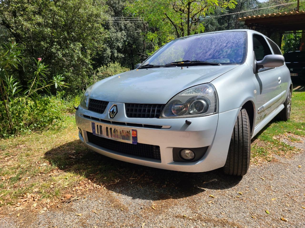 RENAULT Clio phase 2 rs 172 ch - 2001 LesAnciennes.com