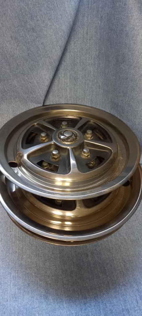 Enjoliveurs pour TRIUMPH LesAnciennes.com