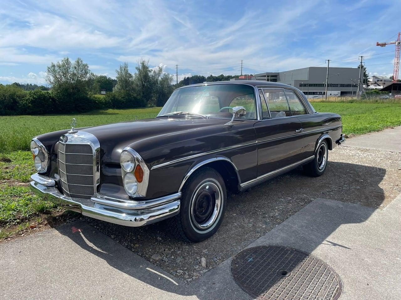 1964 Mercedes-Benz 300 SE (W112) LesAnciennes.com