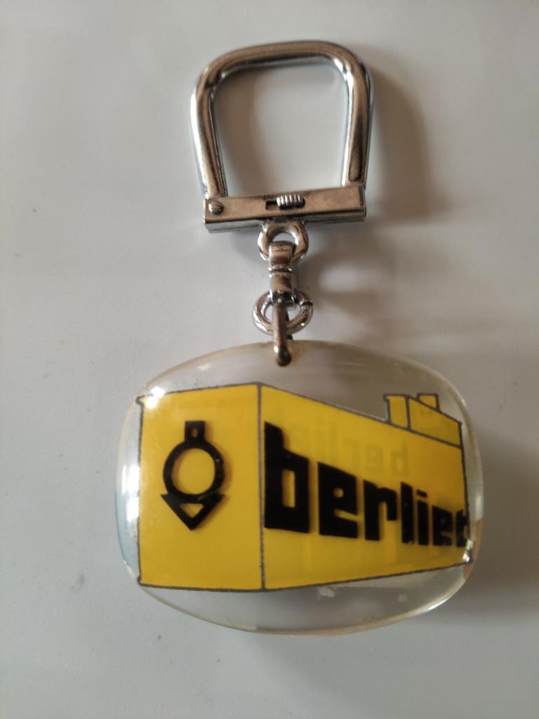 Porte clé Berliet mobile Bourbon LesAnciennes.com