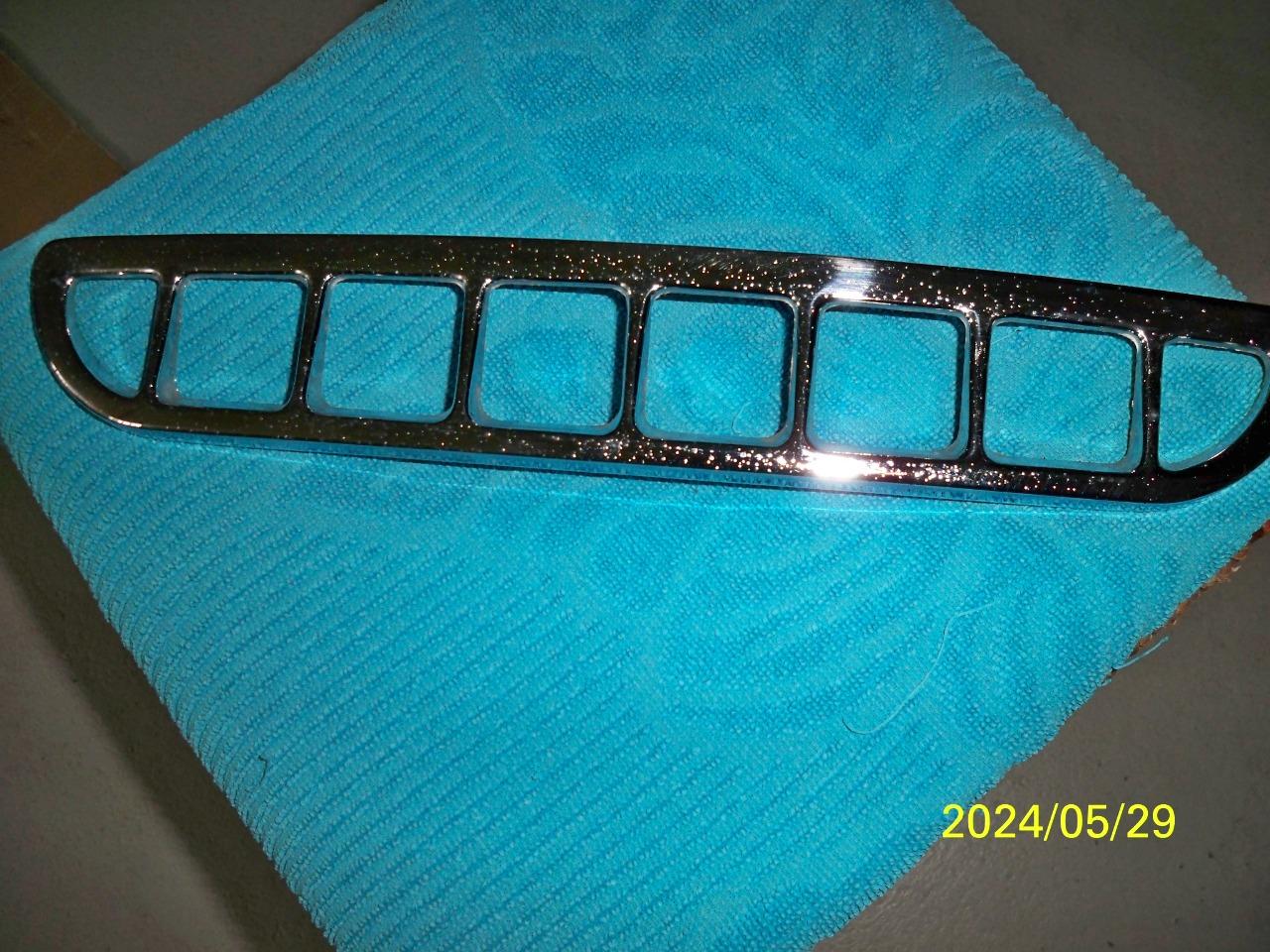 Grille ventilation MG MGB LesAnciennes.com