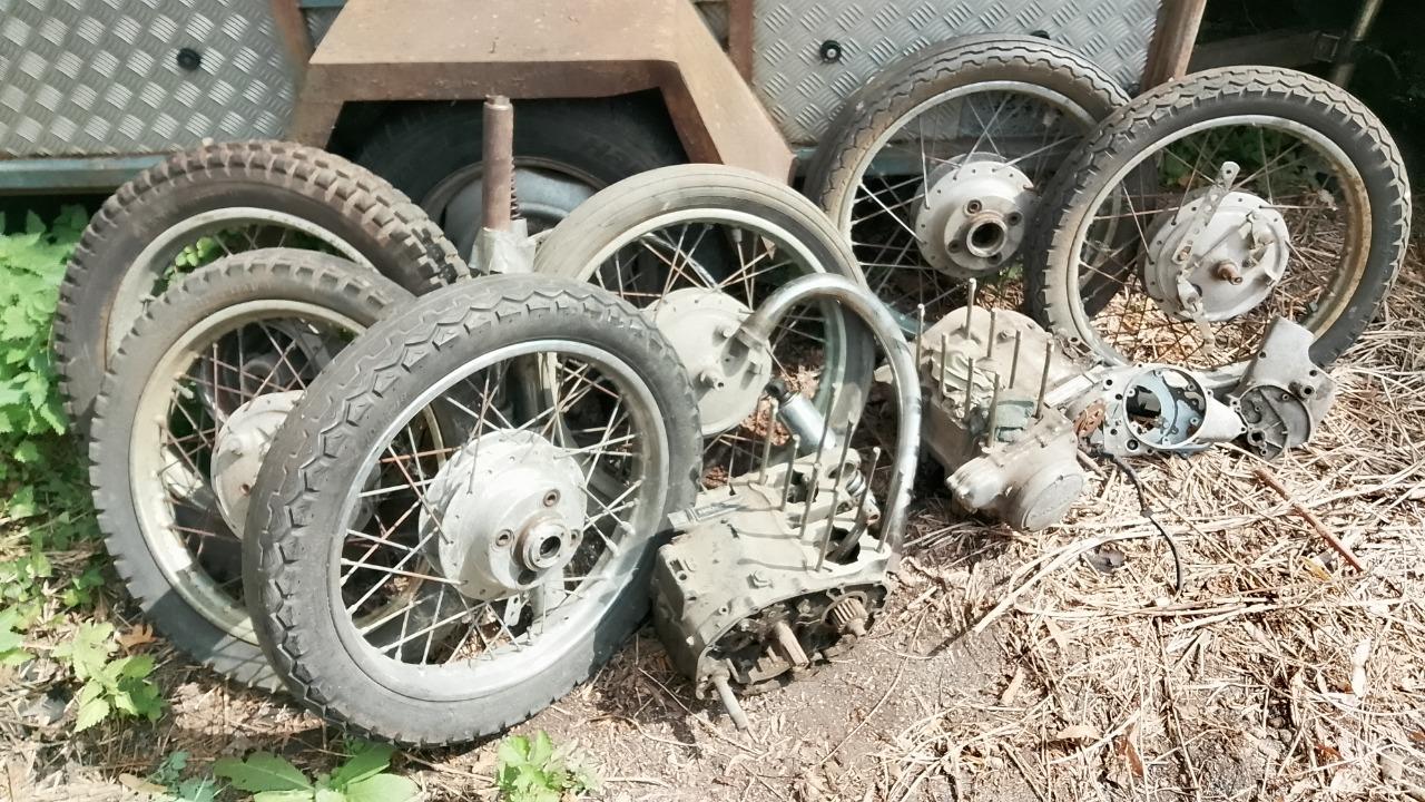 Lot Pièces HONDA CB 350-250 LesAnciennes.com