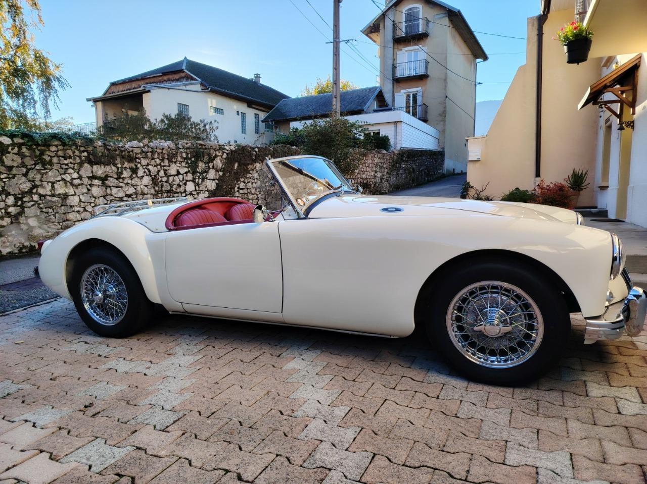 MG MGA Roadster - 1958 LesAnciennes.com