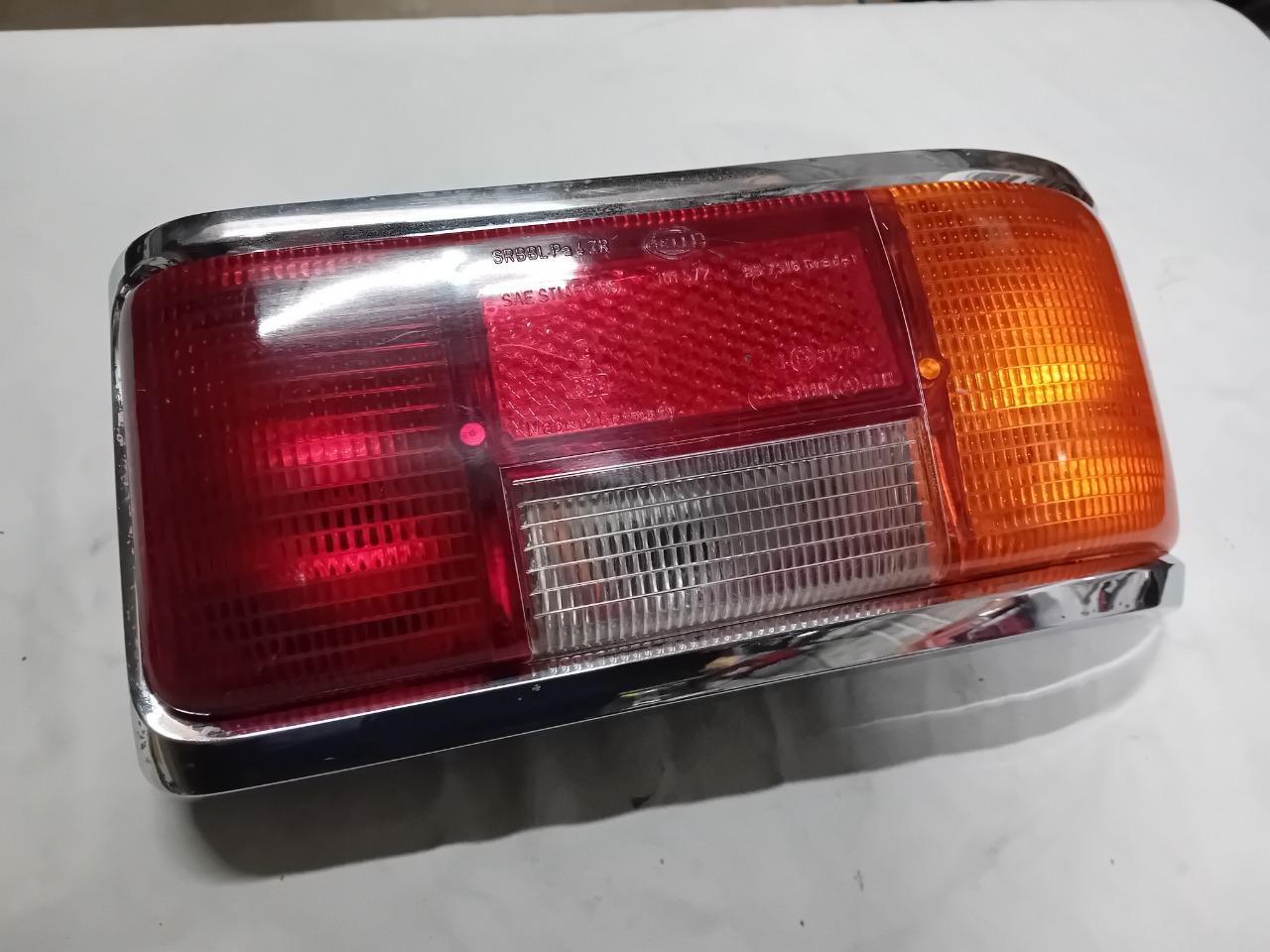 Feu ARD Mercedes W114 / W115 LesAnciennes.com