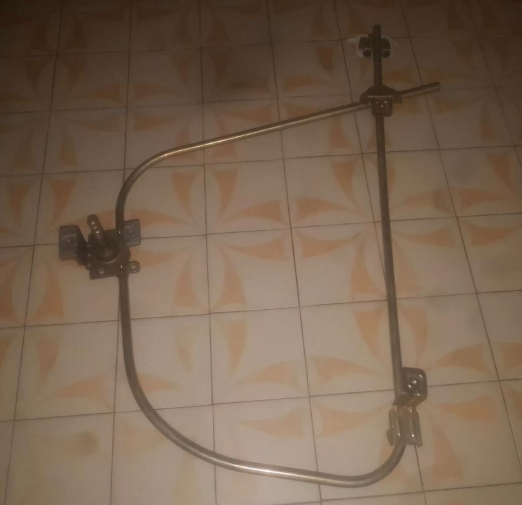 Lève vitre avant droit Renault 19(R19) LesAnciennes.com