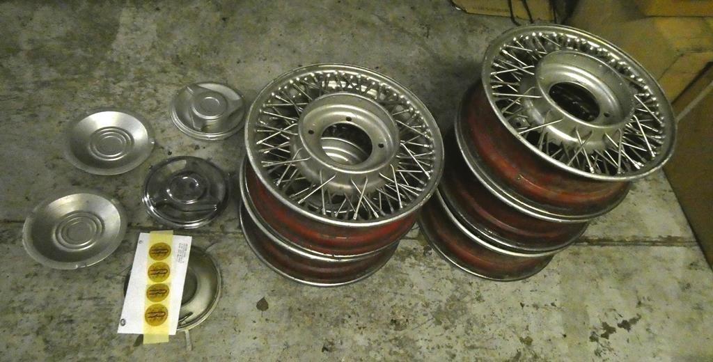 5 roues à rayons ROBERGEL pour DS avec enjoliveurs LesAnciennes.com