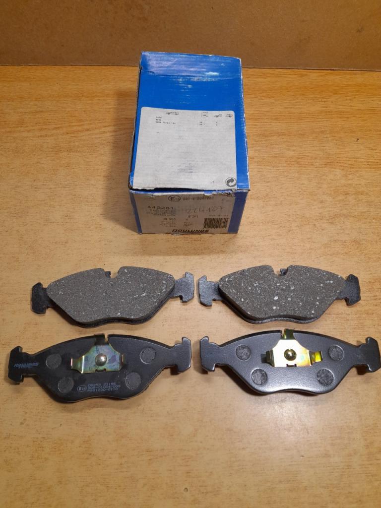 Plaquettes de frein Avant SAAB 9000 Turbo LesAnciennes.com