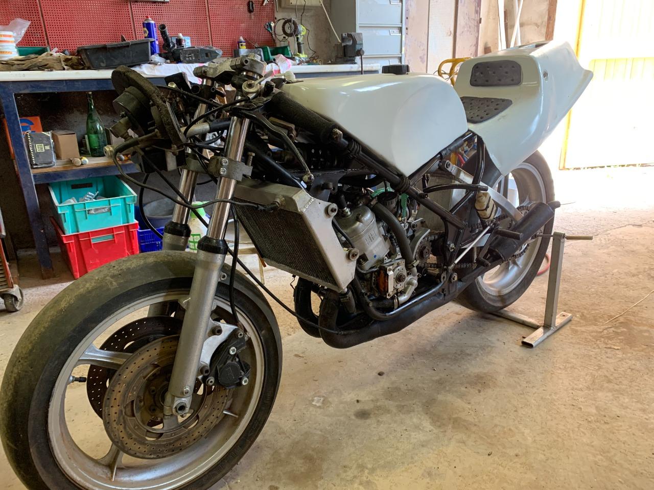 YAMAHA TZ 250 5 F7 - 1982 LesAnciennes.com