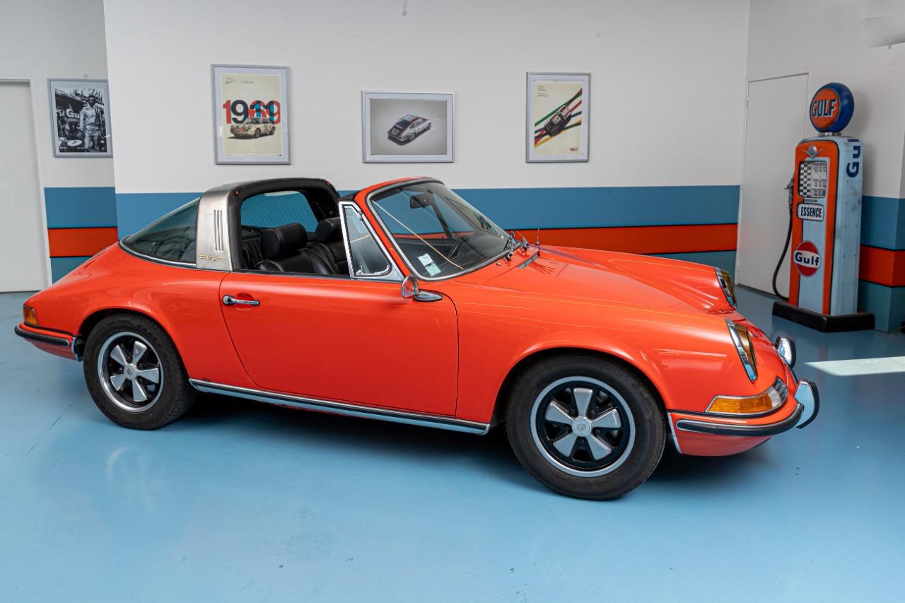 PORSCHE 911 Targa 2.0L S - 1969 LesAnciennes.com