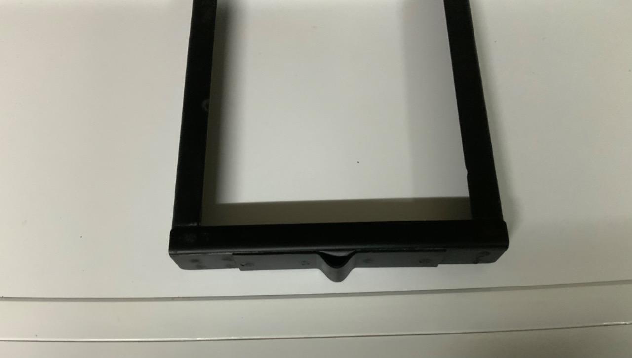 Cadre dessus bac à batterie de SM LesAnciennes.com