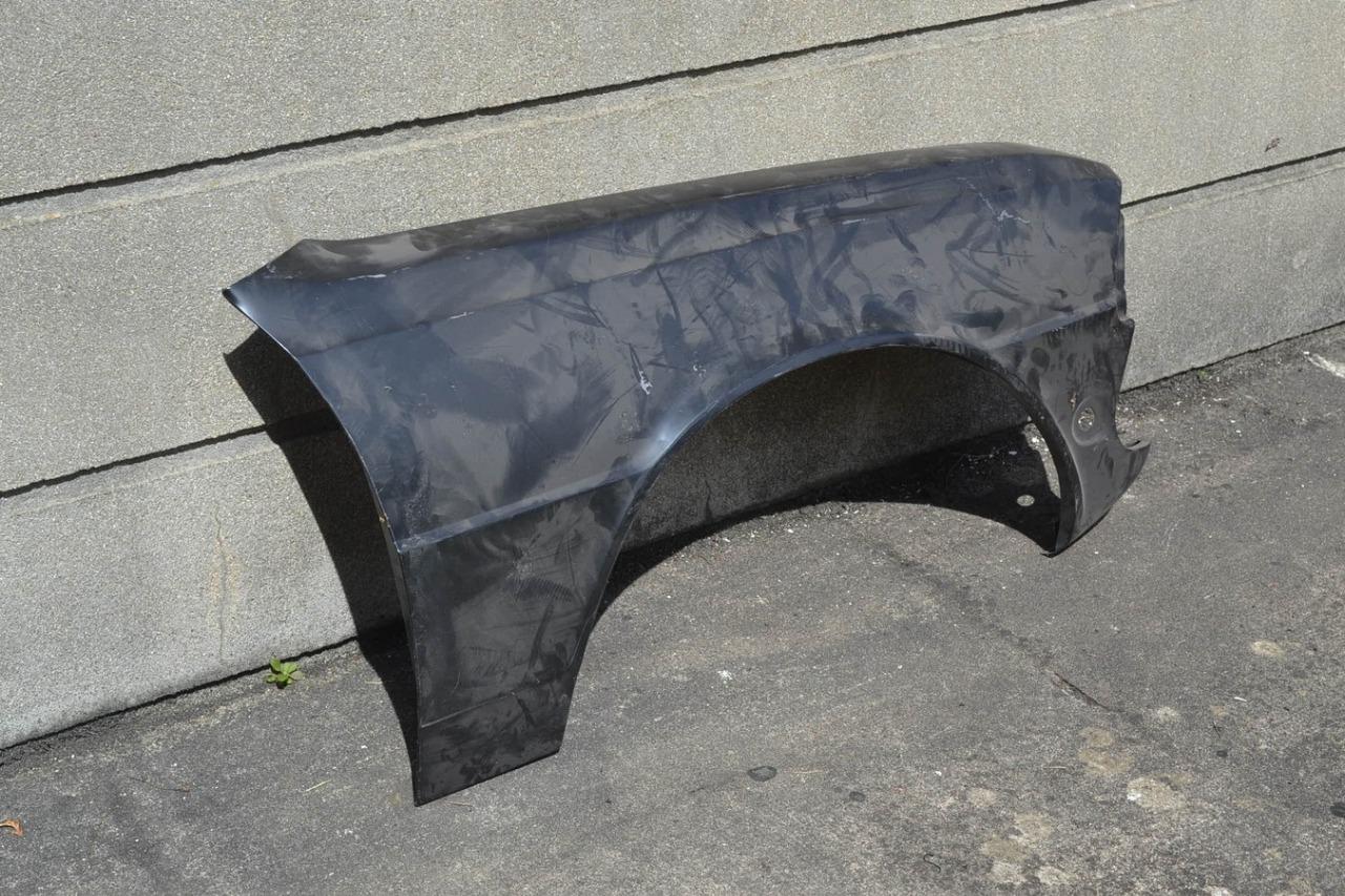 Aile AV DTE PEUGEOT 305 avant 06/1982, neuve LesAnciennes.com