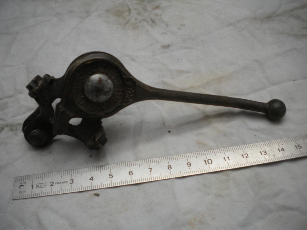 Pièces UNE MANETTE A.R.O ralentisseur moto LesAnciennes.com