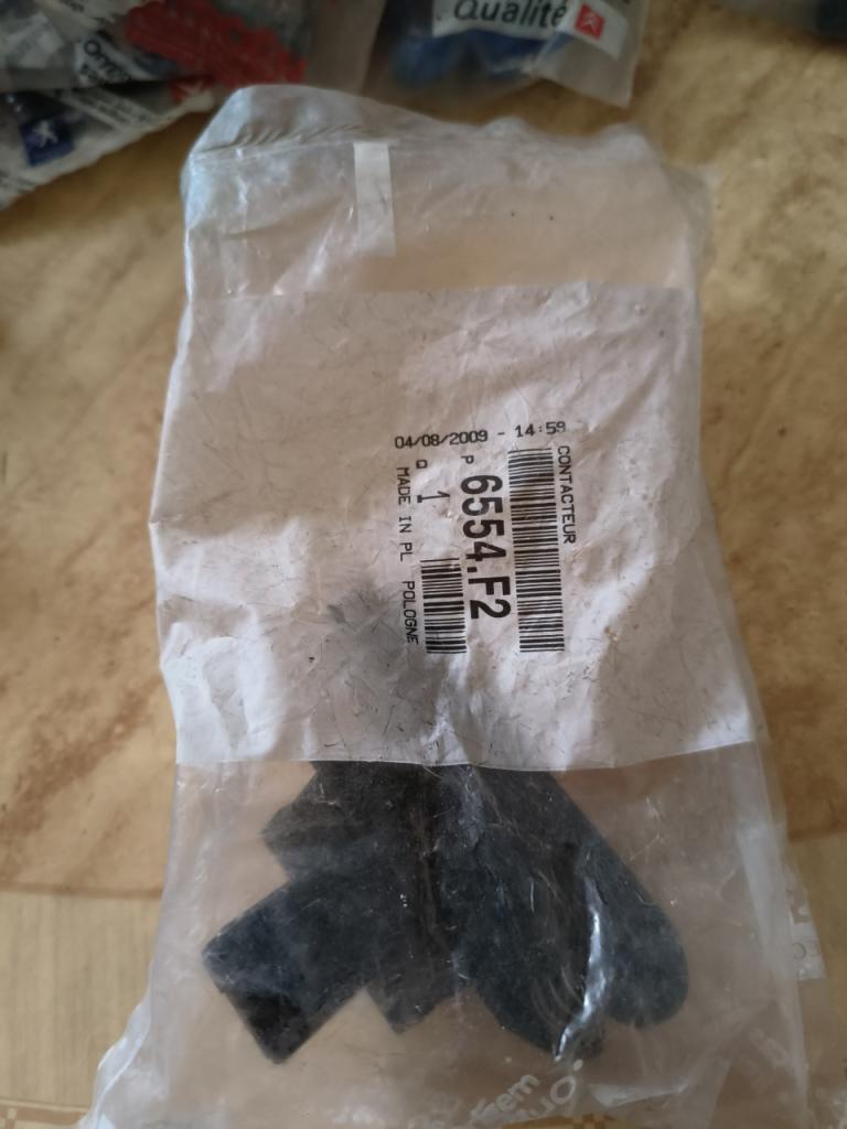 Clips de fixation PSA, réf. 6554.F2 LesAnciennes.com