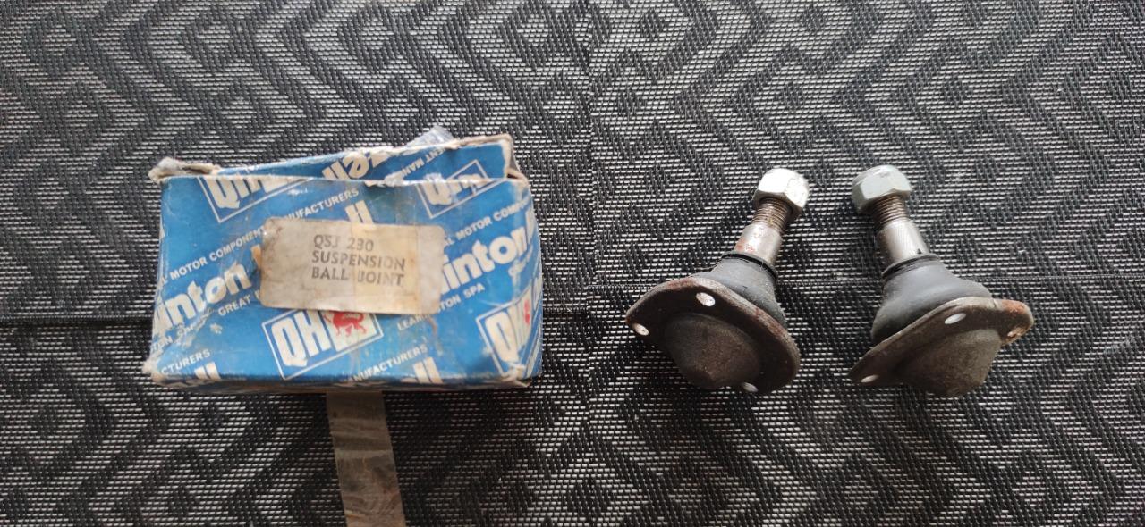 Rotules inférieures RENAULT 16 (R16) LesAnciennes.com