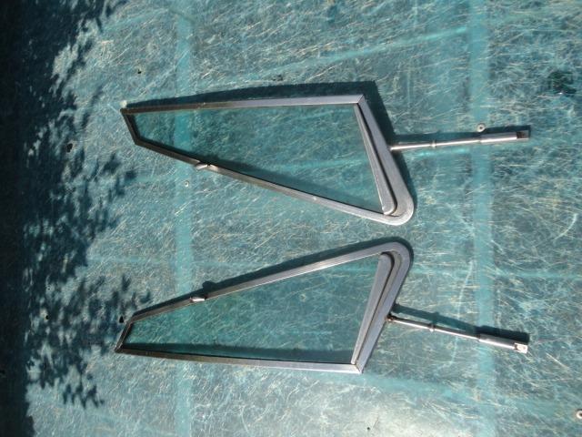 Vitres triangle avant pour Fiat Dino 2400 Coupè LesAnciennes.com
