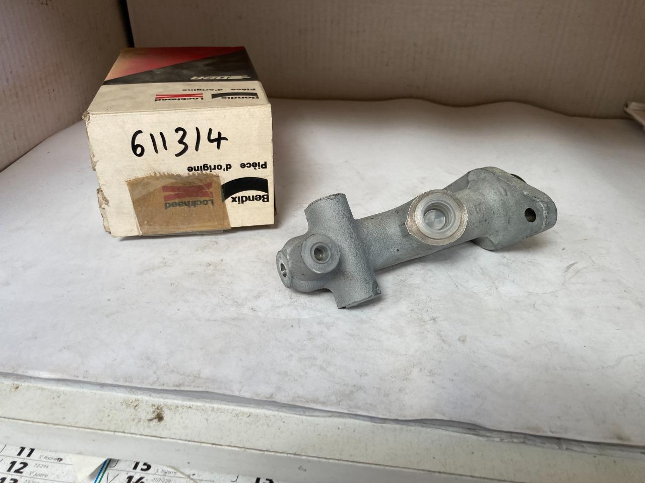 Maitre cylindre RENAULT 16 (R16) LesAnciennes.com