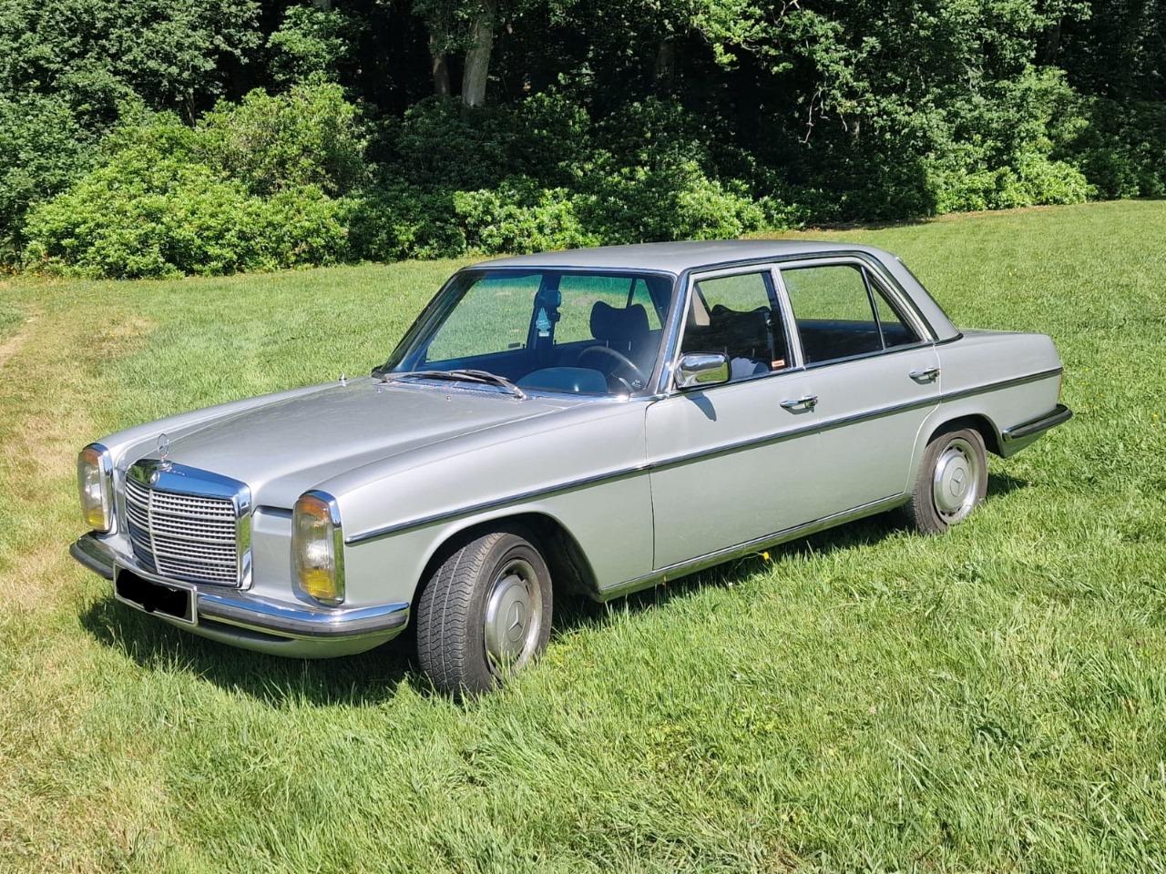 MERCEDES 280 W114 - 1975 LesAnciennes.com