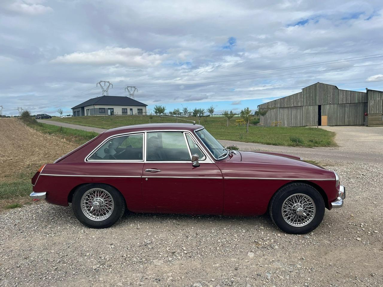MG MGB GT - 1973 LesAnciennes.com