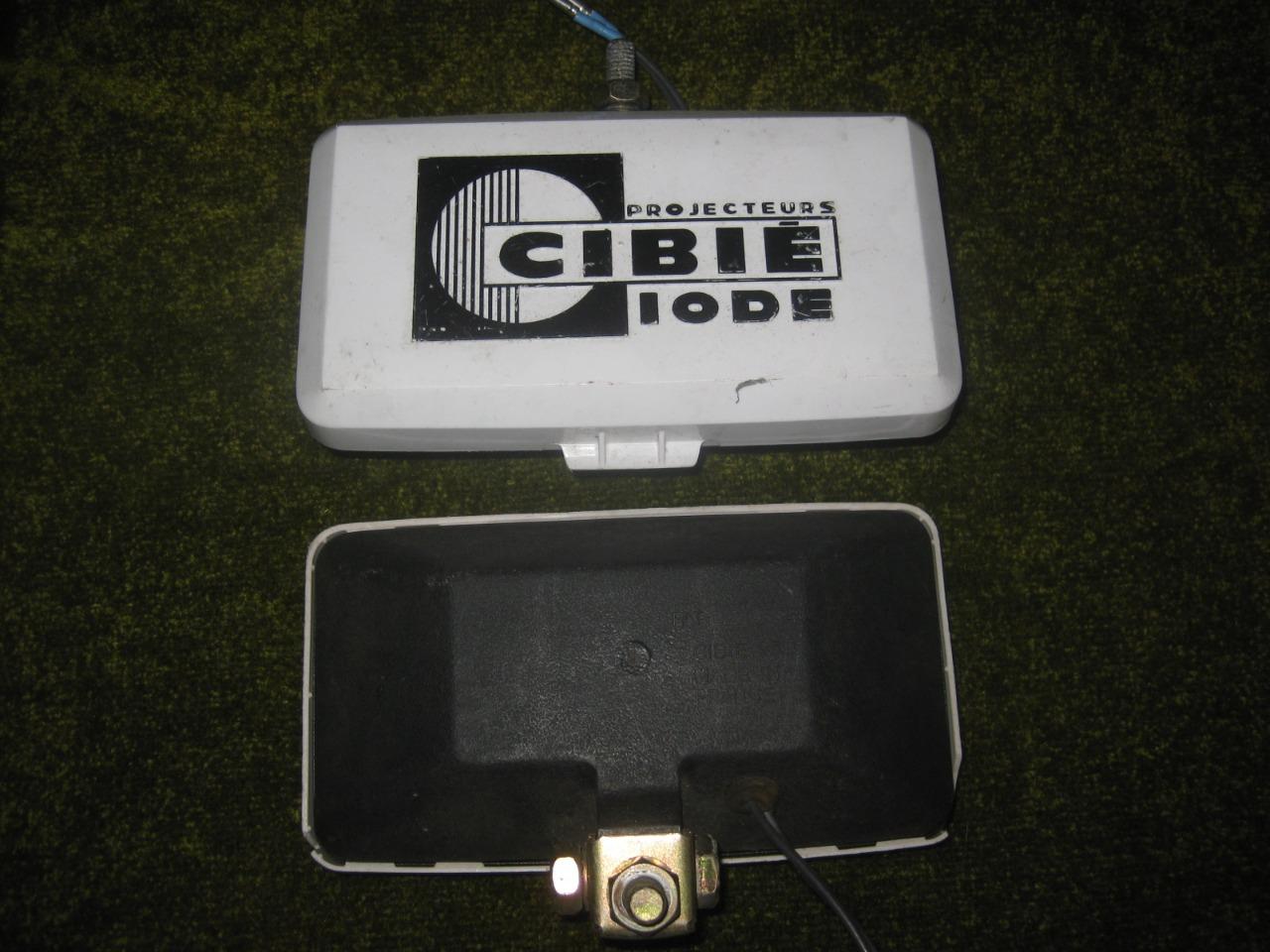 Paire de phares additionnels Cibié 95 LesAnciennes.com