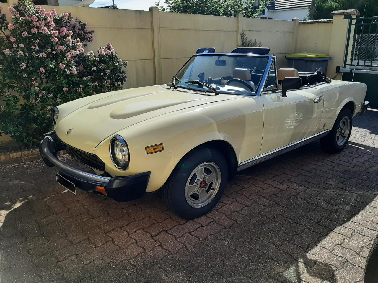 FIAT 124 124 Spider CSO - 1981 LesAnciennes.com