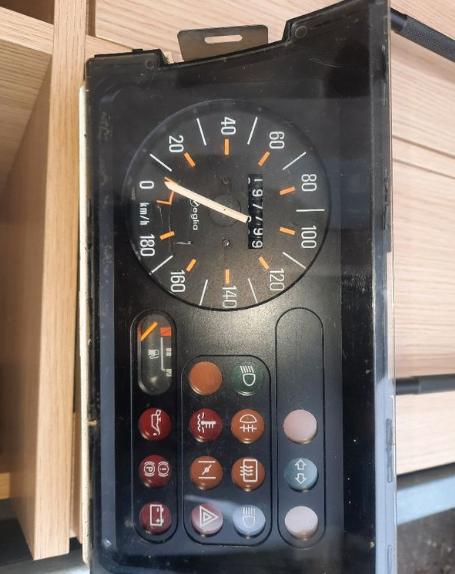 COMPTEUR R4 ou R5 LesAnciennes.com