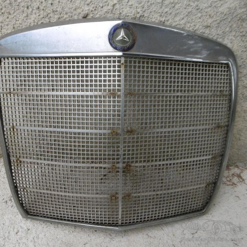 Lot de pièces MERCEDES 200 D W110 LesAnciennes.com