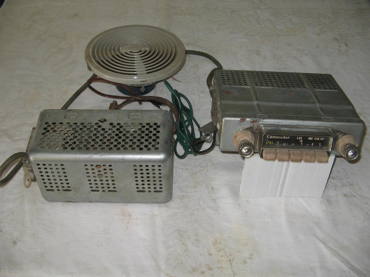 Autoradio AREL COMMODOR 12 volts standard LesAnciennes.com