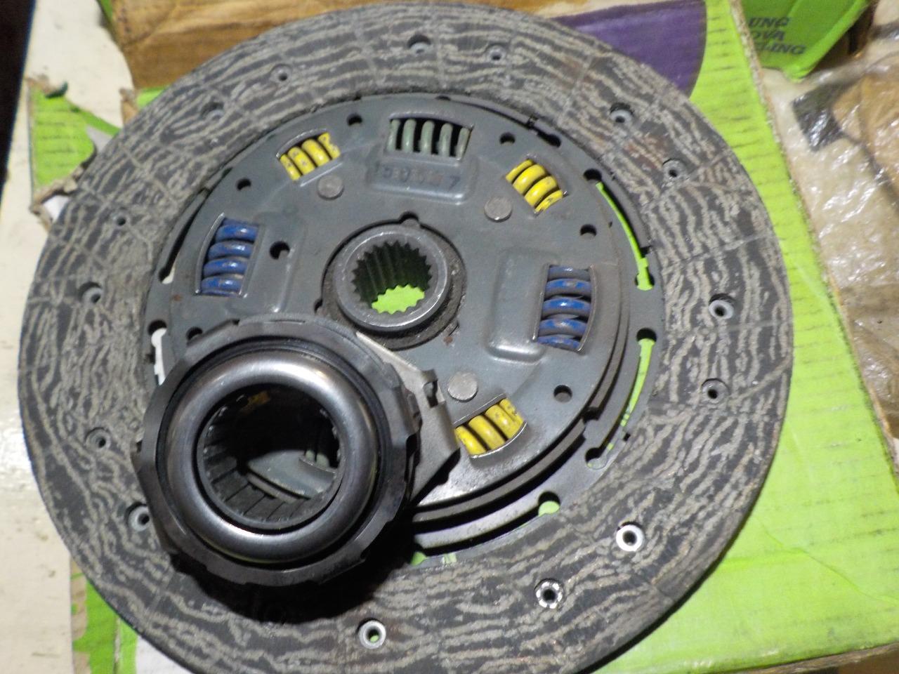 Embrayage ALPINE RENAULT A310 v6 LesAnciennes.com