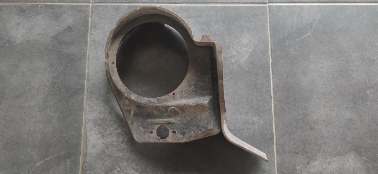 Tôle de phare droite SIMCA 1300 1500 LesAnciennes.com