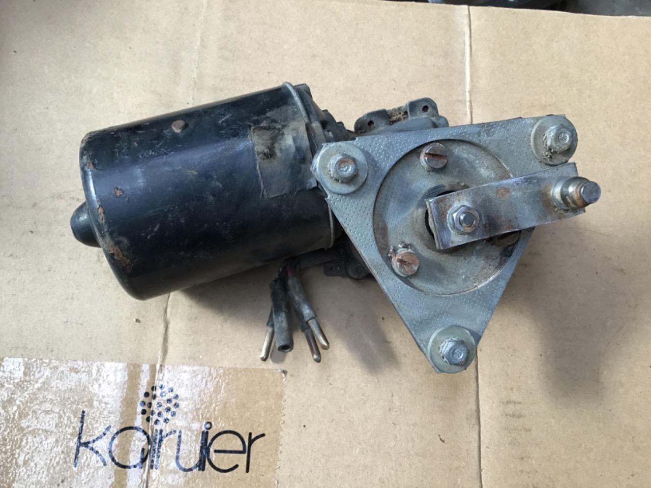 MOTEUR ESSUIE GLACE FONCTIONNEL CITROEN DS/ID LesAnciennes.com