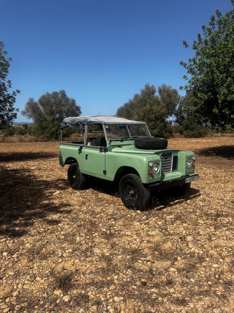 1984 Land Rover Santana Series III 88" LesAnciennes.com