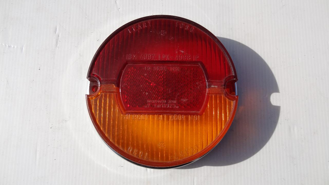 Cabochon FIAT 850 Berlina LesAnciennes.com