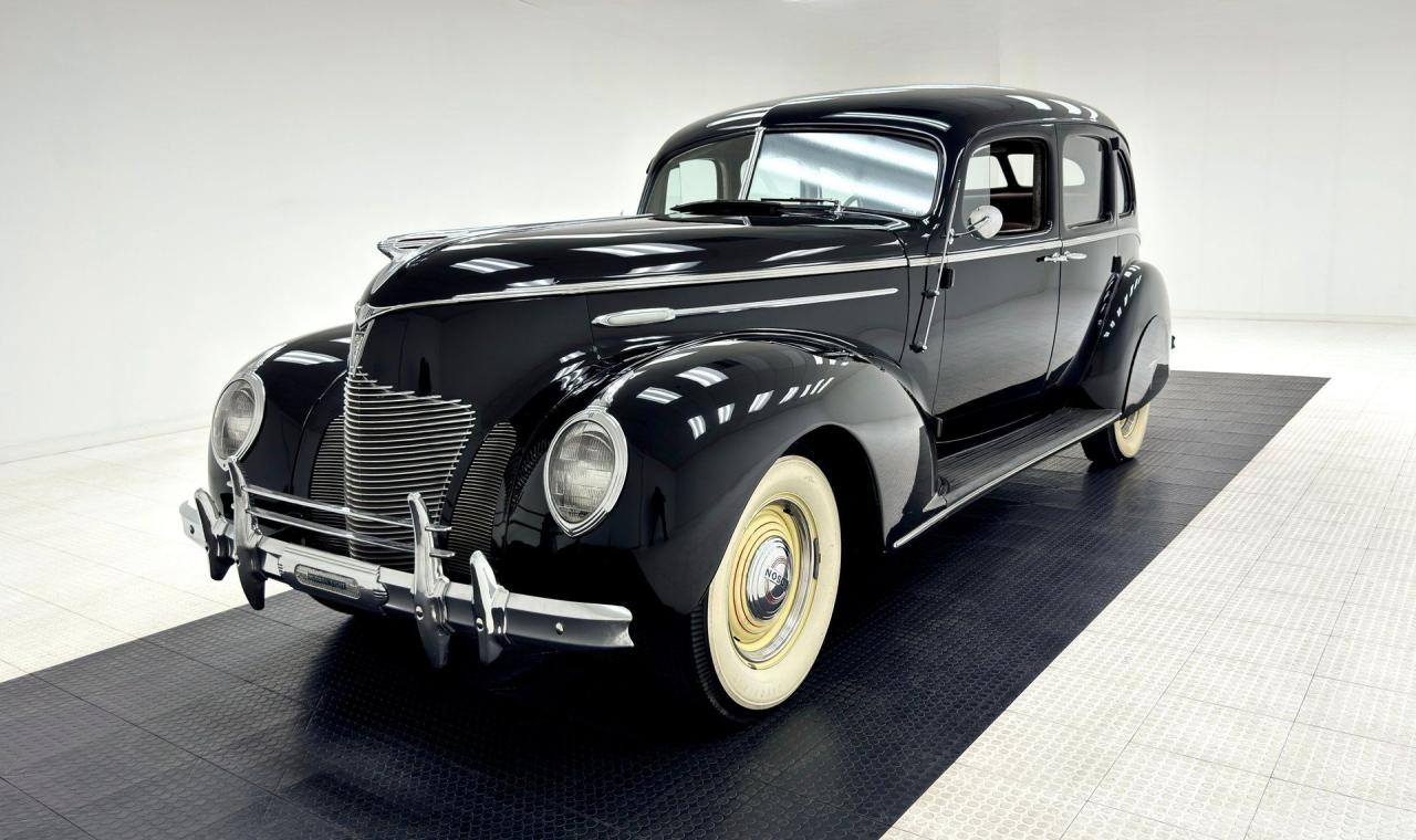 1939 Hudson Series 95 Country Club 8 LesAnciennes.com
