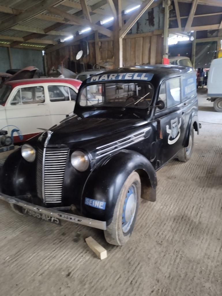 RENAULT Juvaquatre Ahg - 1950 LesAnciennes.com