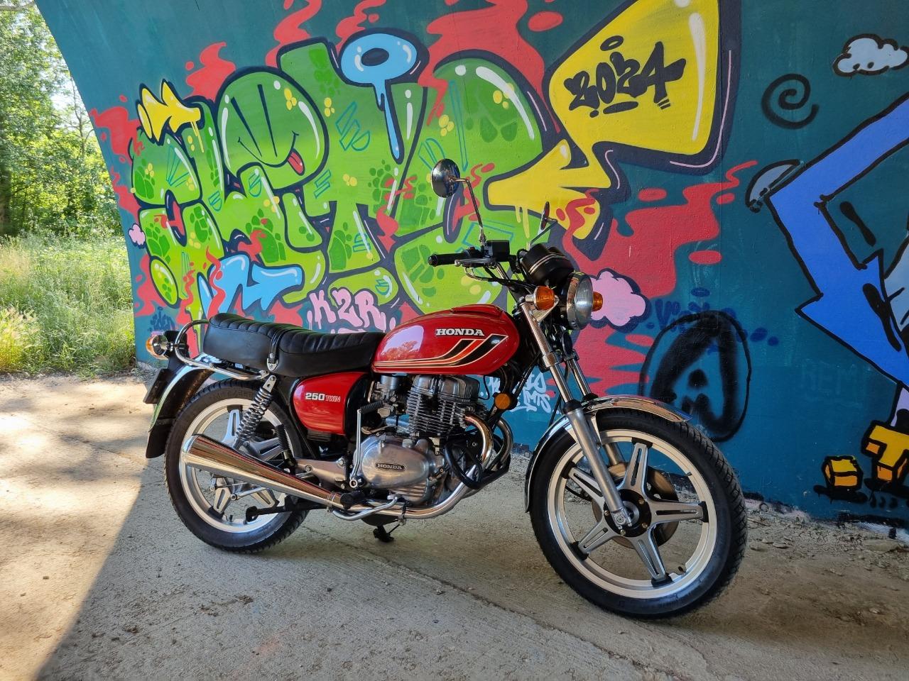 HONDA CB 250 T Dream - 1978 LesAnciennes.com